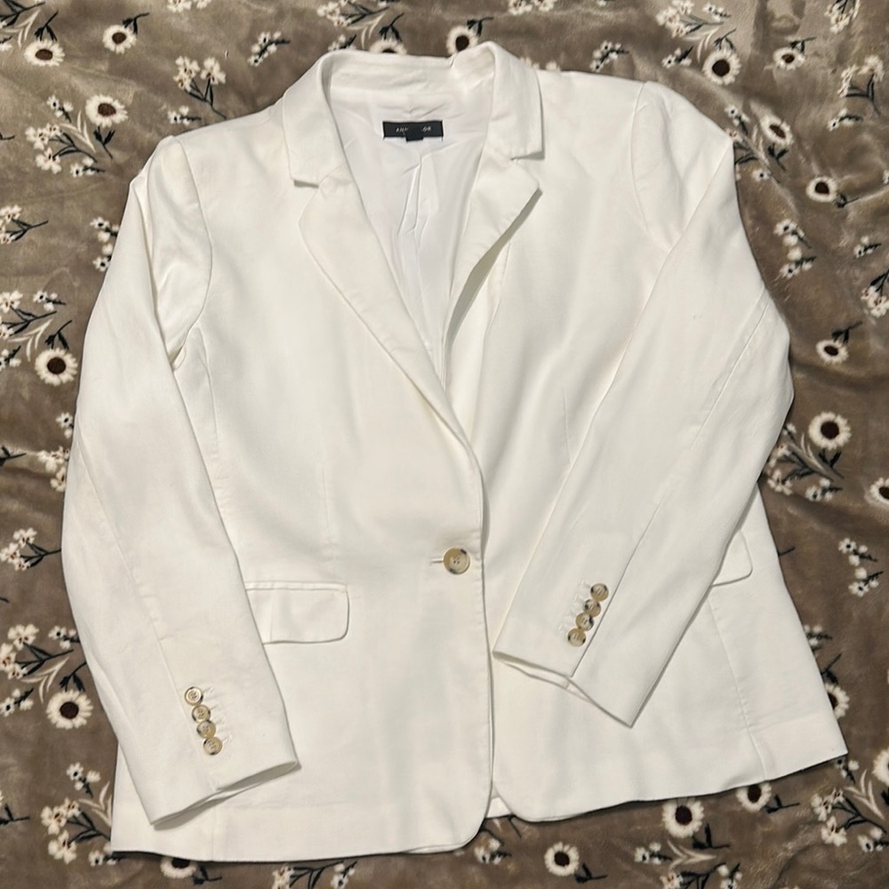 Ann Taylor White Blazer with Notched Lapels